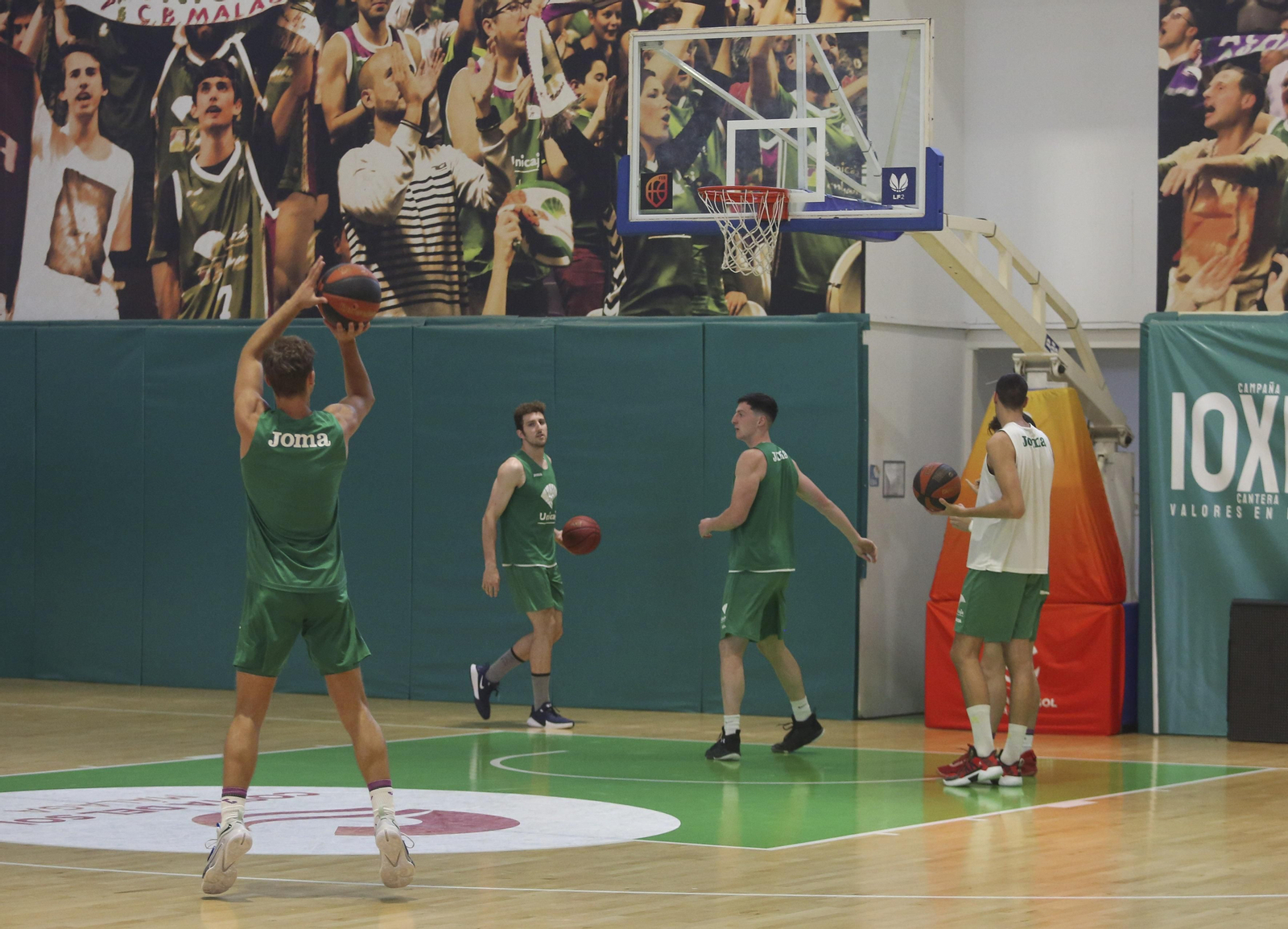 Las fotos de los jóvenes del Unicaja en Los Guindos