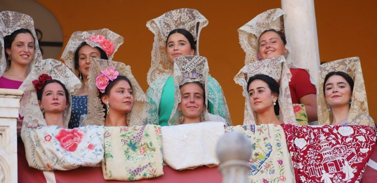 Mantillas en el Palco de los Maestrantes