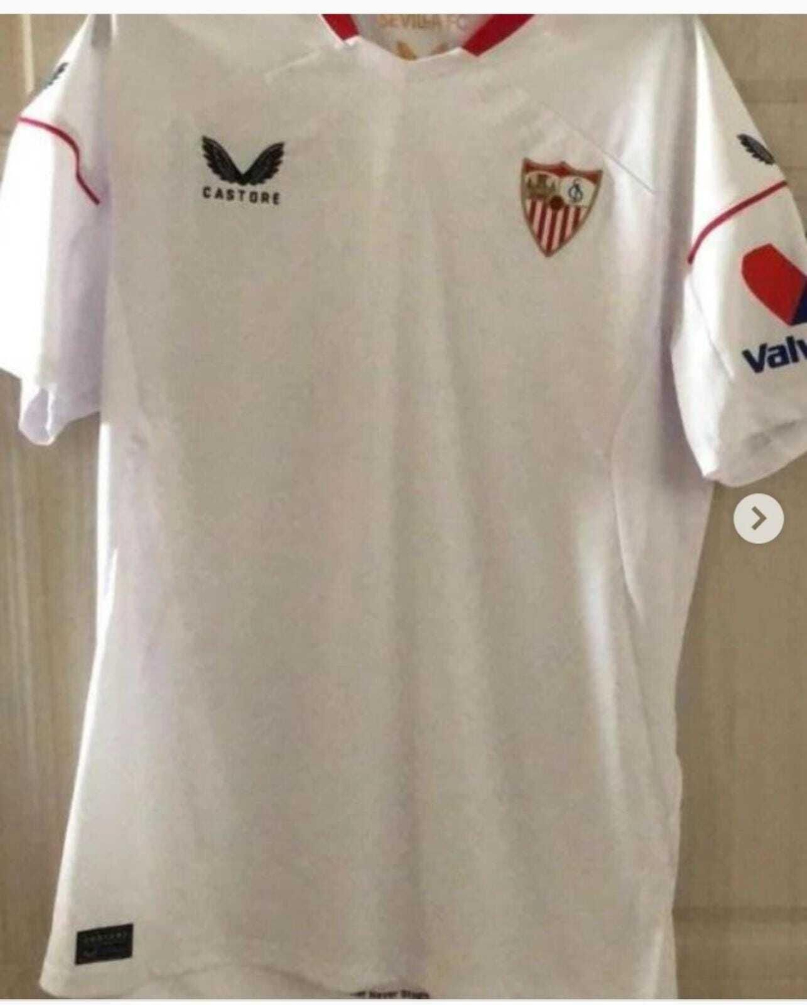 La nueva camiseta del Sevilla de la firma Castore.