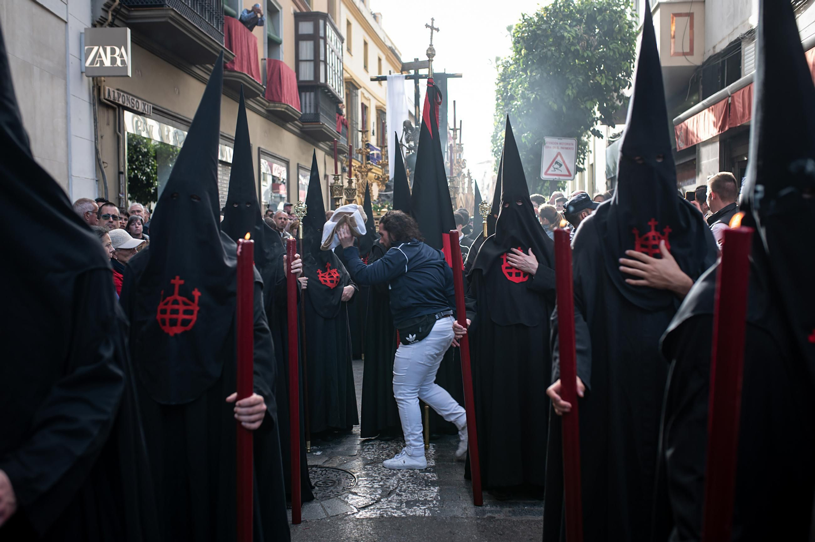 La Hermandad del Santo Entierro en la Semana Santa de Sevilla 2025