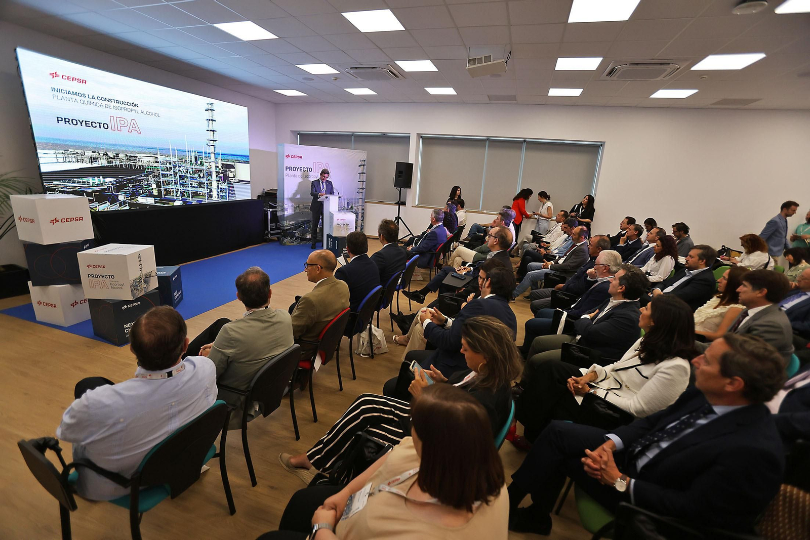 Imágenes de la presentación de la nueva planta de alcohol isopropílico (IPA) de CEPSA en Huelva