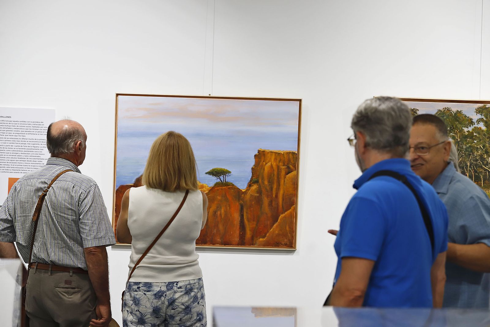Imágenes de la inauguración de la exposición 'Pasajes y Paisajes de Doñana' de Juan VIlla
