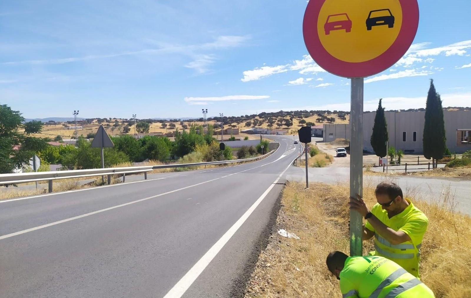 Comienzan los trabajos de remodelación en un acceso a Pedroche por la A-435.