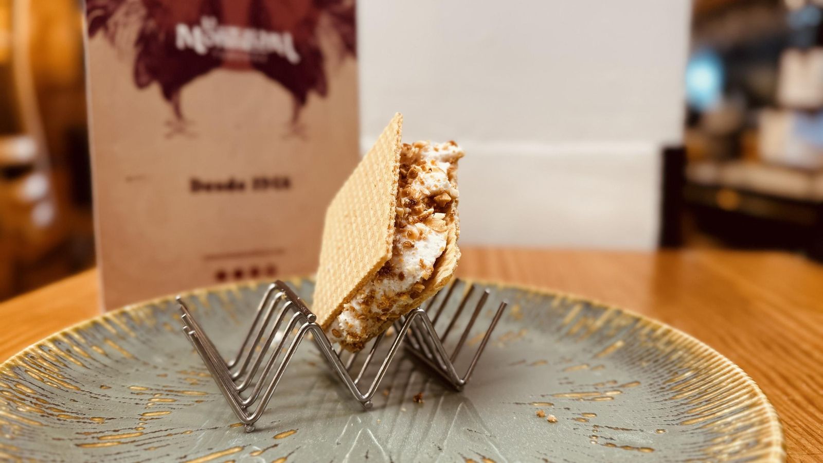 "Helado" al corte, de membrillo y cacahuete con miel