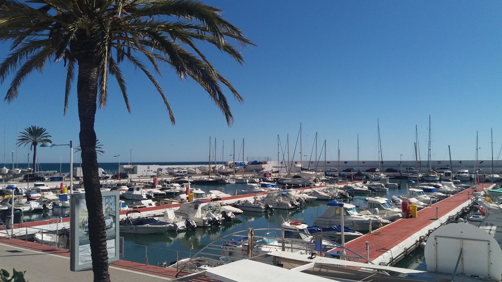 Vista general del puerto deportivo de Marbella.