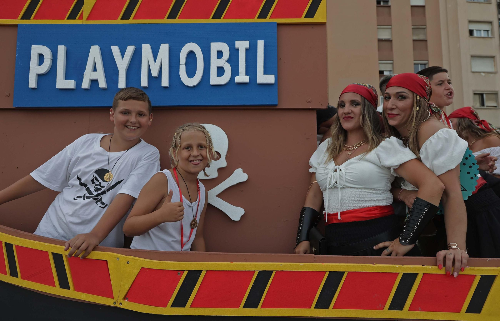 Búscate en las fotos de la cabalgata de la Feria Real de Algeciras 2025