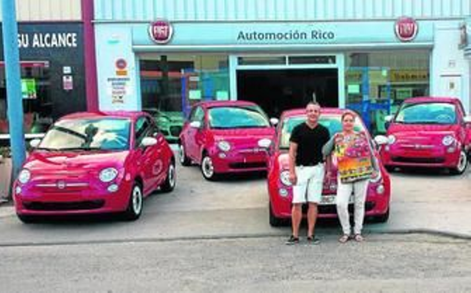 Imagen de la entrega de uno de los vehículos.