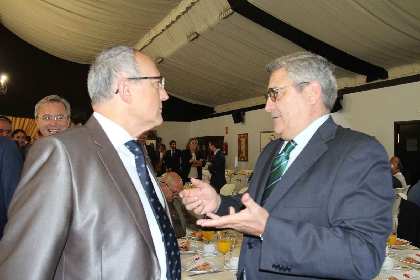 Imágenes del Desayuno Informativo del Grupo Joly con Javier Targhetta