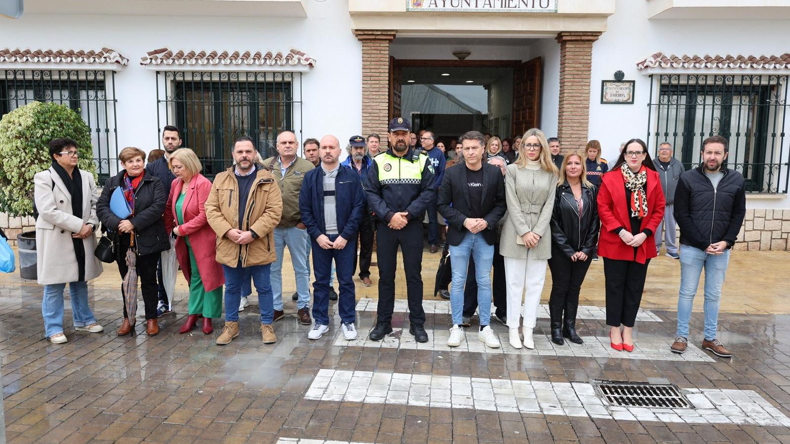 Concentración frente al Ayuntamiento de Torrox.