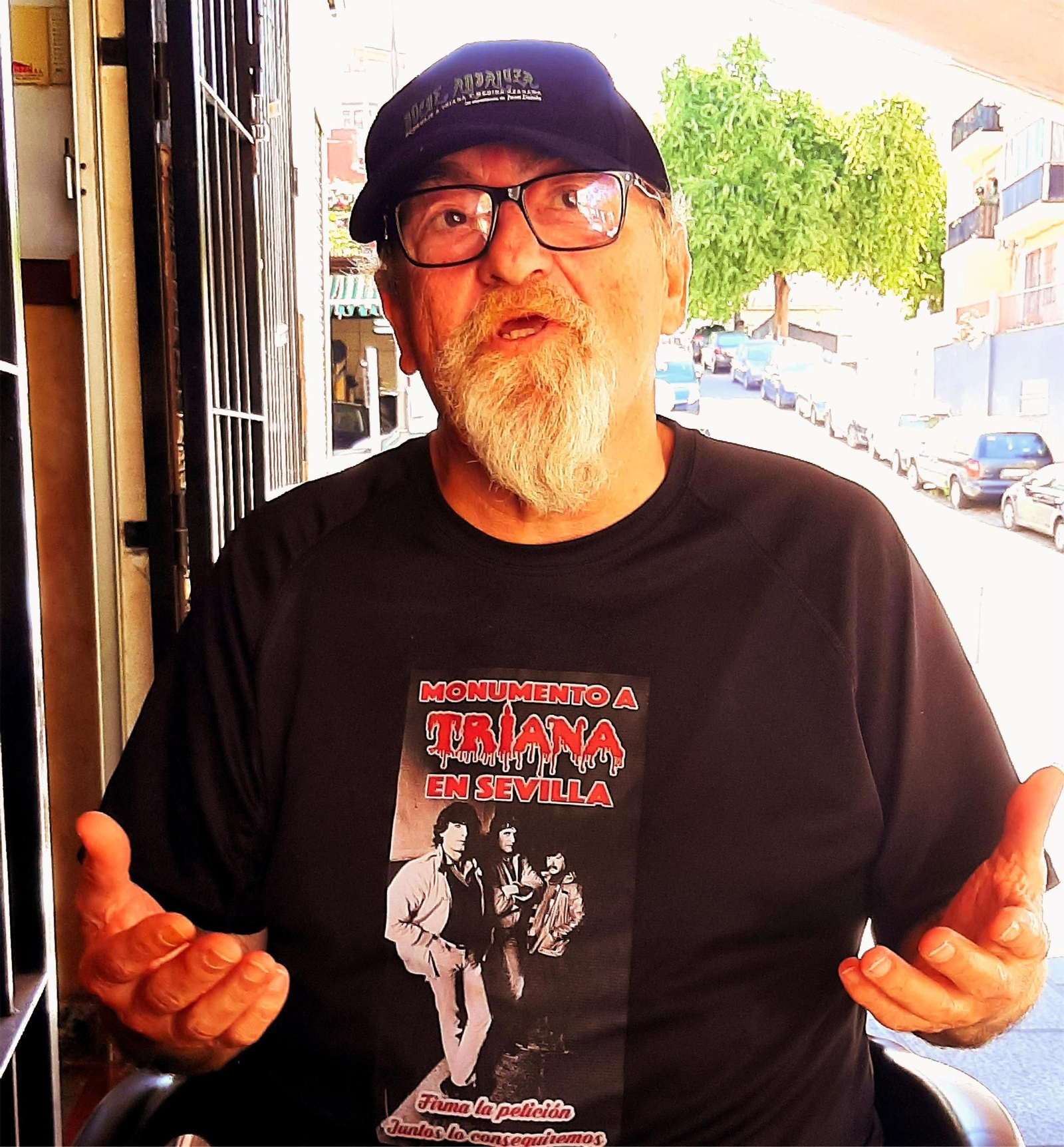 Pirri con la camiseta que reivindica el monumento. Pirri con la camiseta que reivindica el monumento.