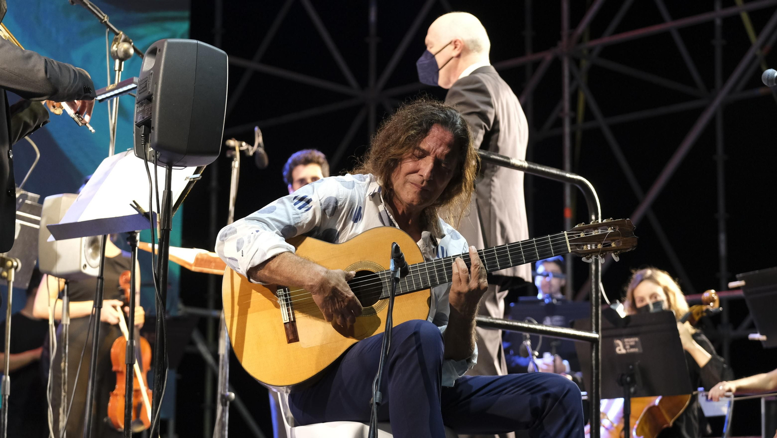 Fotogalería acto reivindicativo por la llegada del AVE a Almería.