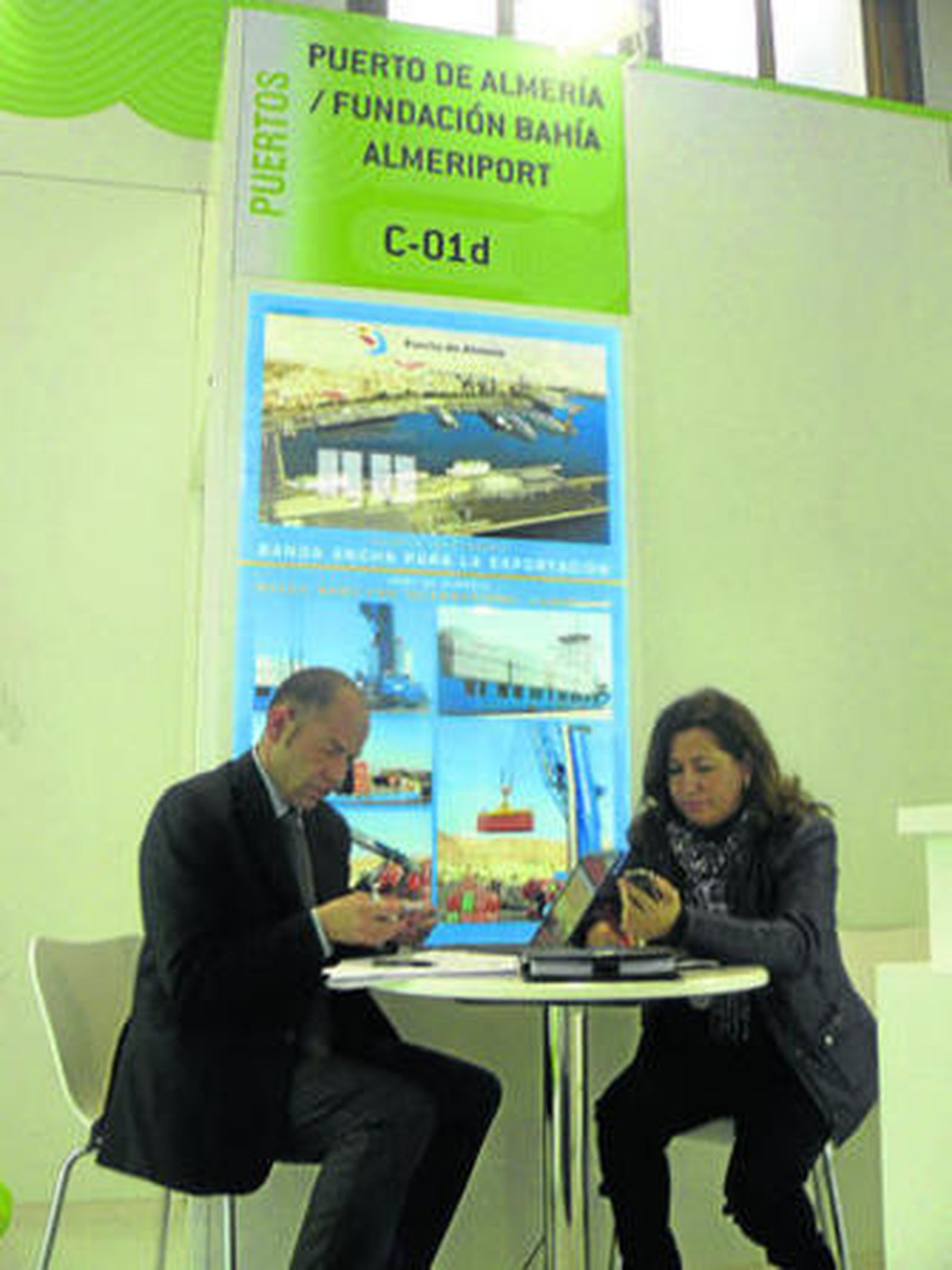 David Soler y Trinidad Cabeo, en el stand de la FBA.