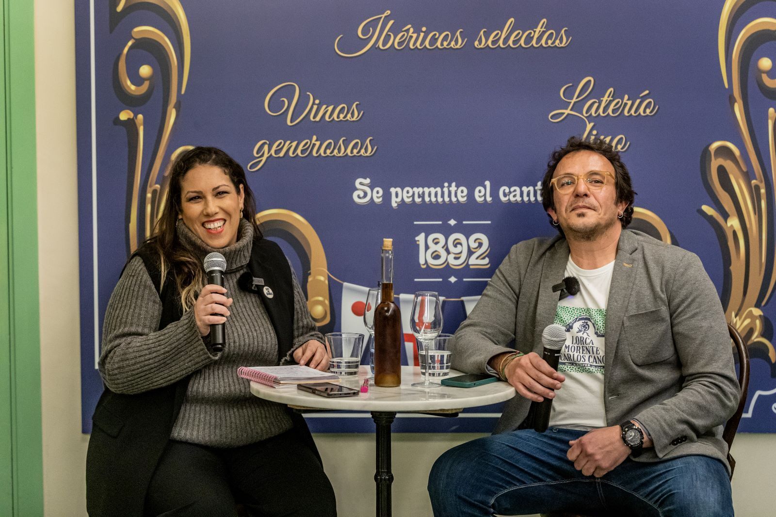 La periodista Tamara García junto a José María González en Las Banderas