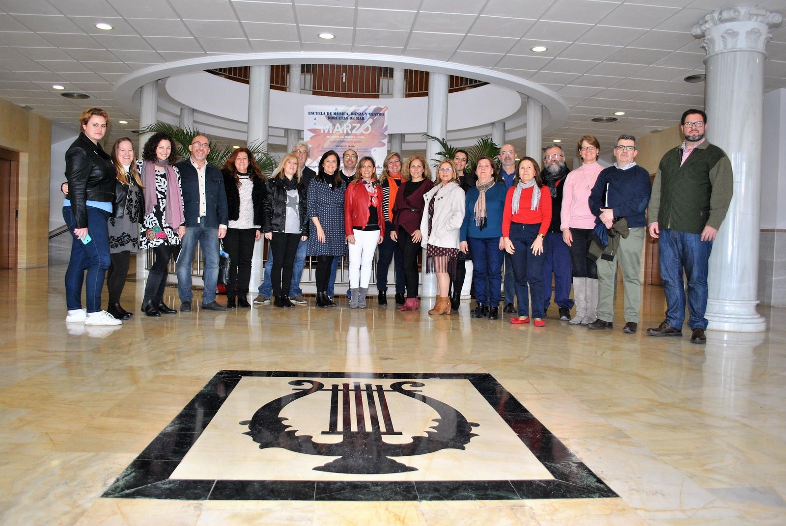 Inmaculada Llamas con los participantes en el curso.