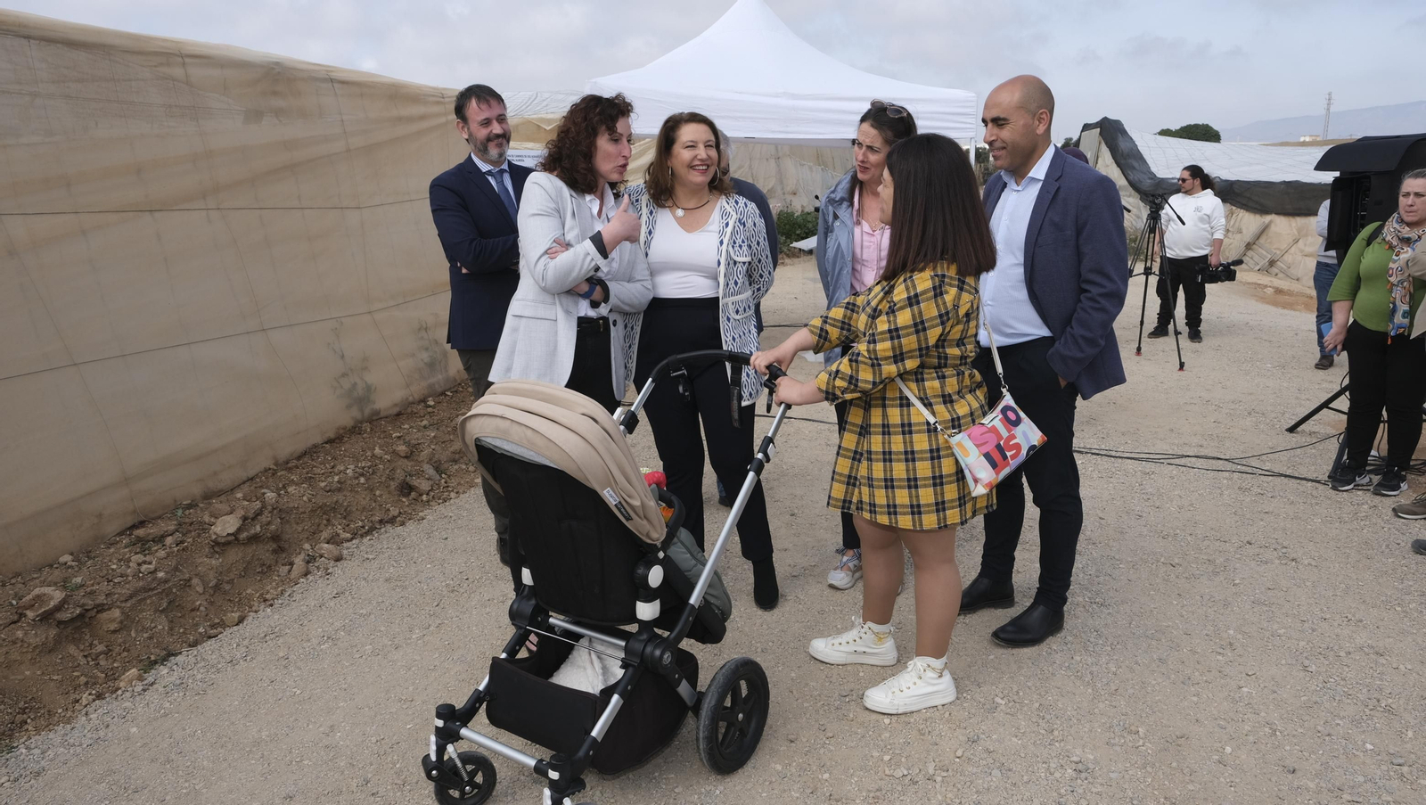 Imágenes de la visita a las obras del camino rural La Palmera