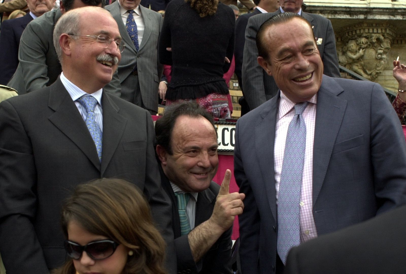 Gregorio Conejo, flanquetado por Serra Ferrer (i) y Curro Romero (d).