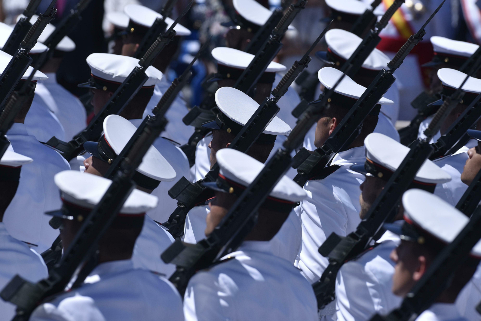 Las imágenes del desfile del Día de las Fuerzas Armadas en Sevilla