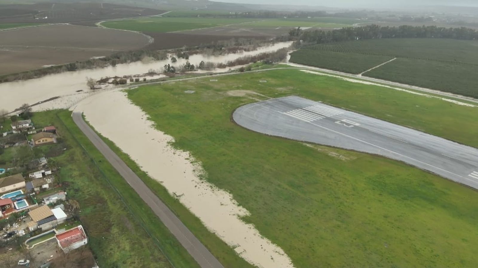 Imagen de archivo del agua del río Guadalquivir llegando al Aeropuerto de Córdoba.