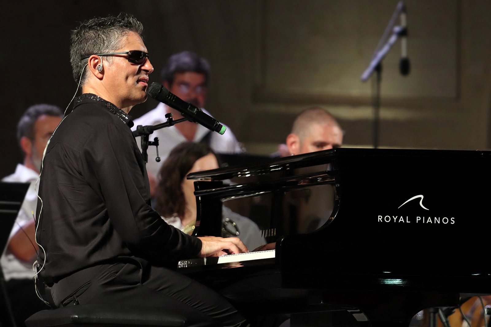 Serafín Zubiri durante su actuación en Almería.