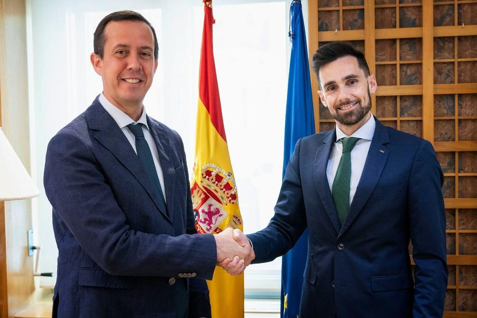 El subdelegado con el secretario de Estado.