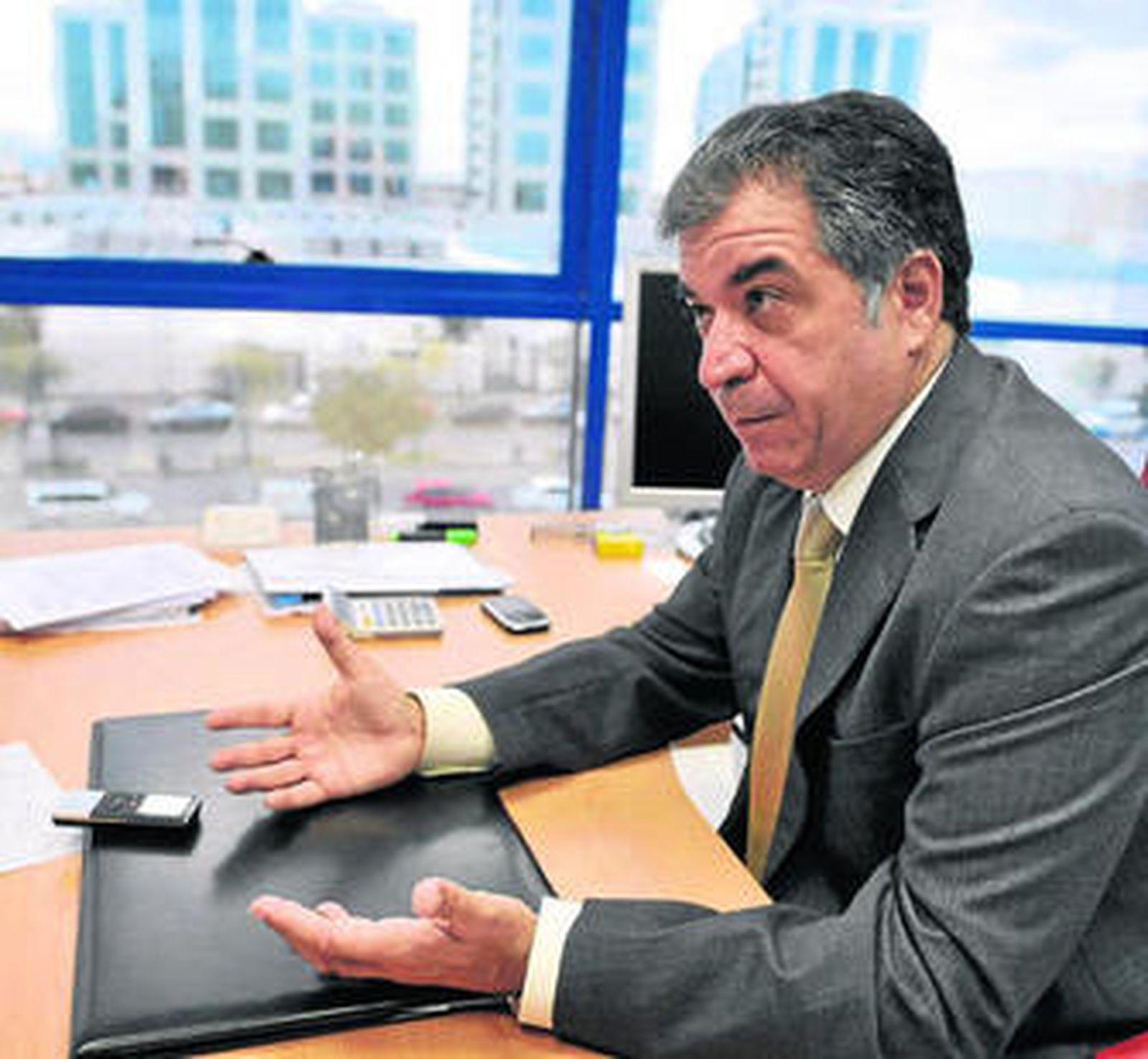 El director general de Vegareal Innova, Antonio Pérez Fernández, durante la entrevista.