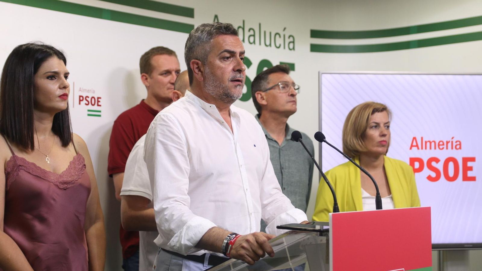 Juan Antonio Lorenzo, candidato socialista, tras conocer los resultados.