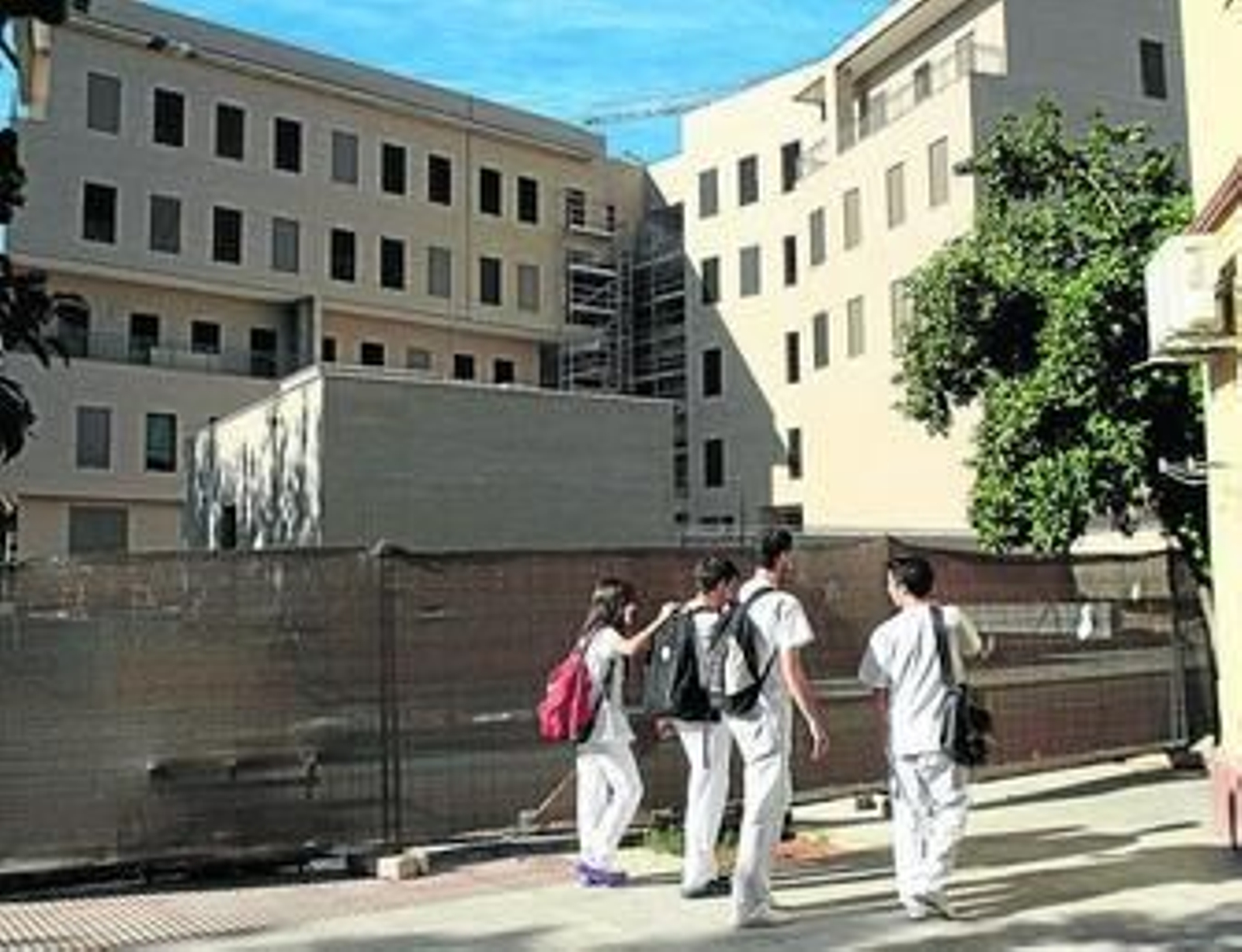 El nuevo edificio de Enfermería, aún con las obras paralizadas.
