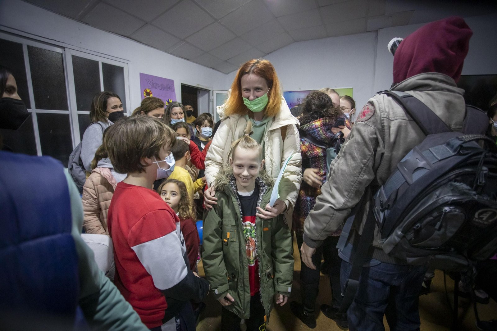 Imágenes del recibimiento en Chiclana a un grupo de refugiados ucranianos