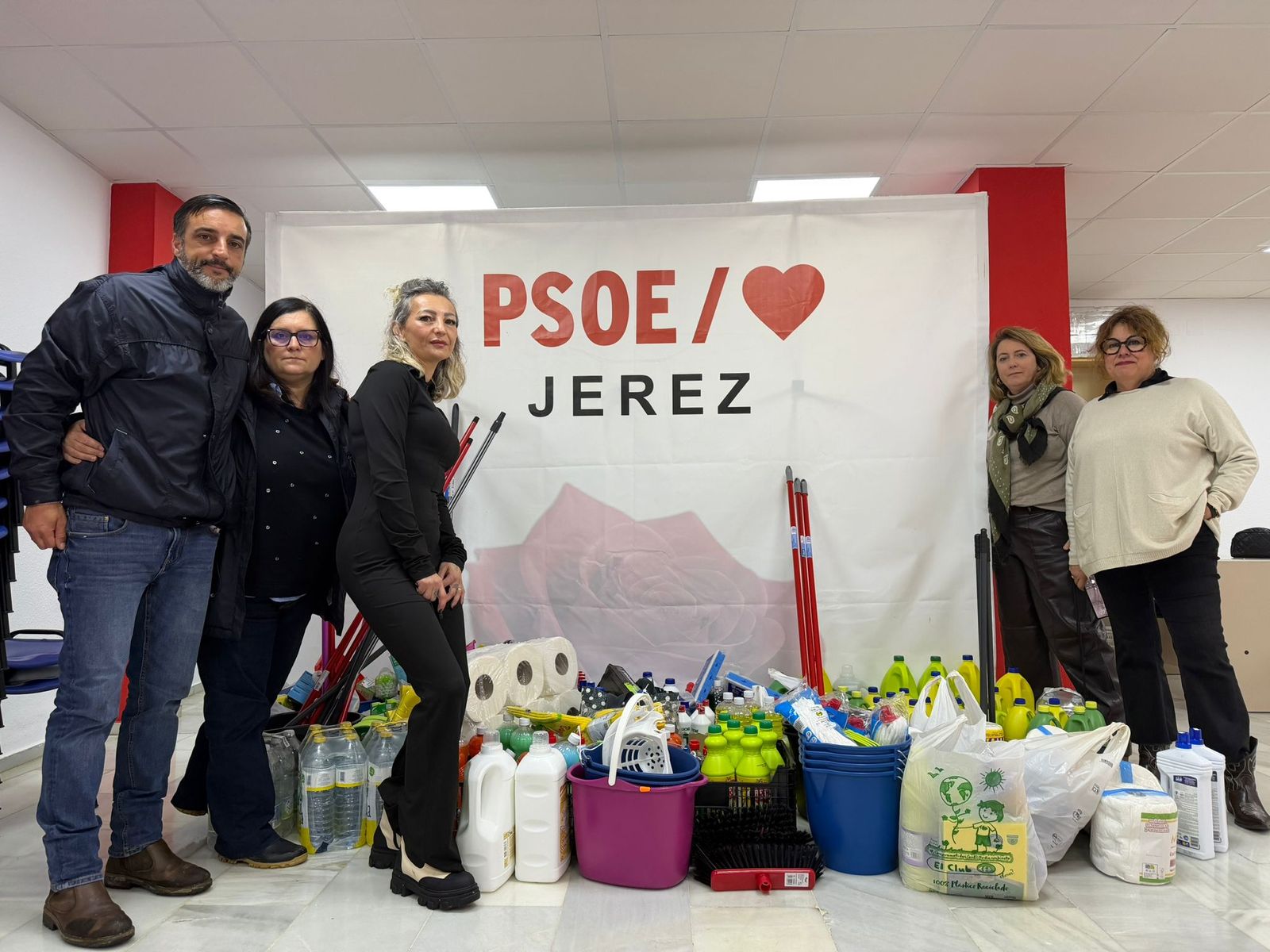 Ayuda solidaria del PSOE de Jerez para la zona rural afectada por las inundaciones.