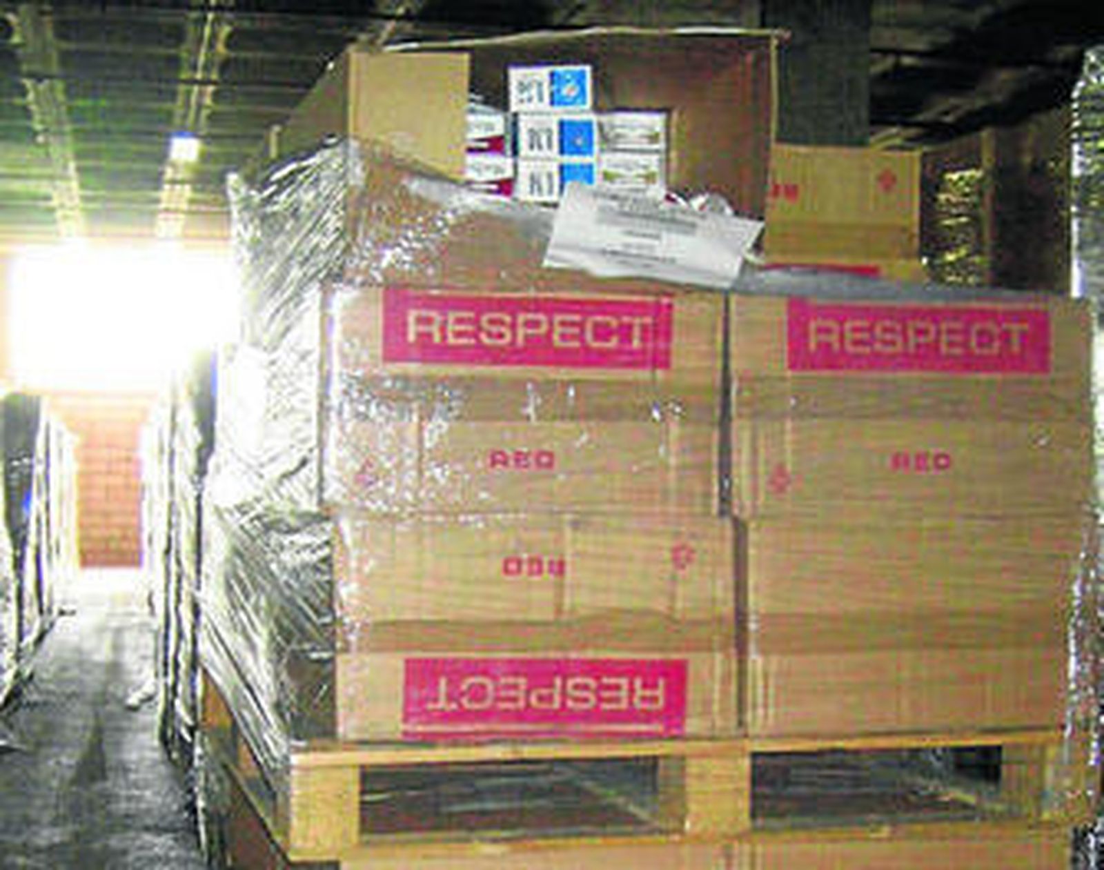 Parte del cargamento de cajetillas de cigarrillos adulterados con heces de conejo.