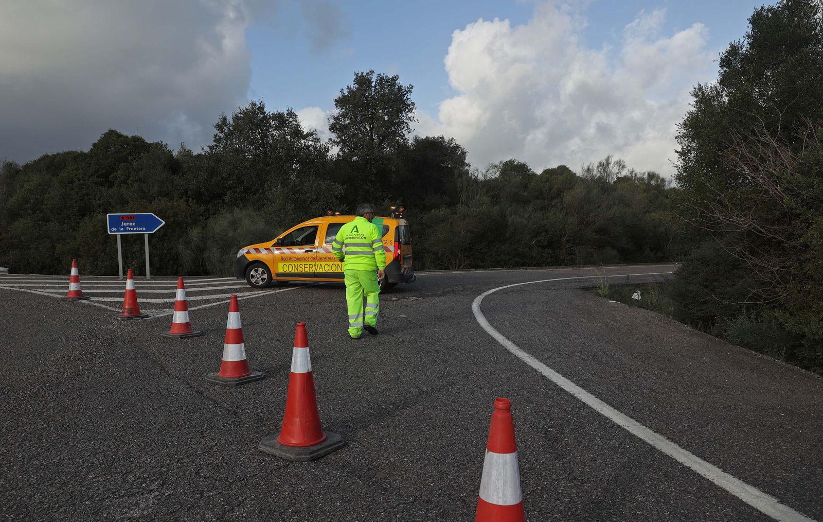 Fotos del camión accidentado en la A 381