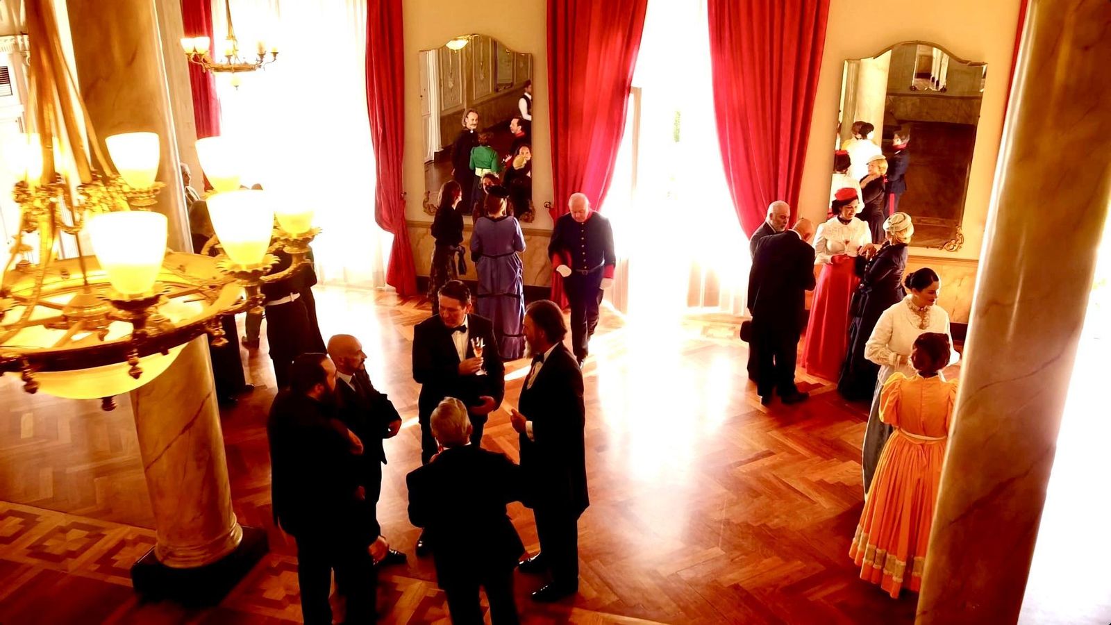 Grabación del documental en el salón Noble del Círculo Mercantil.