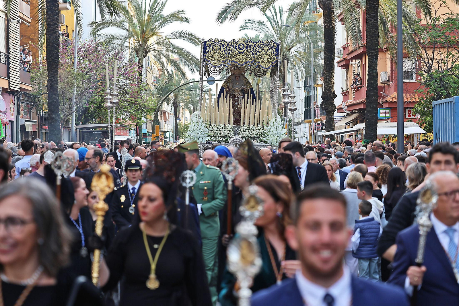 Imágenes de la VIrgen de Los Dolores por su barrio de las Colonias