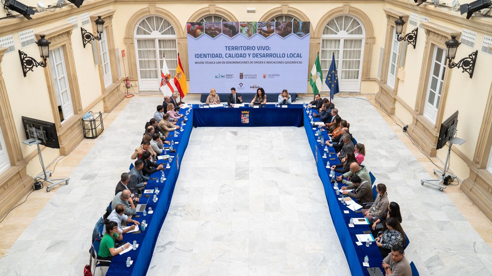 Vista panorámica de la reunión.