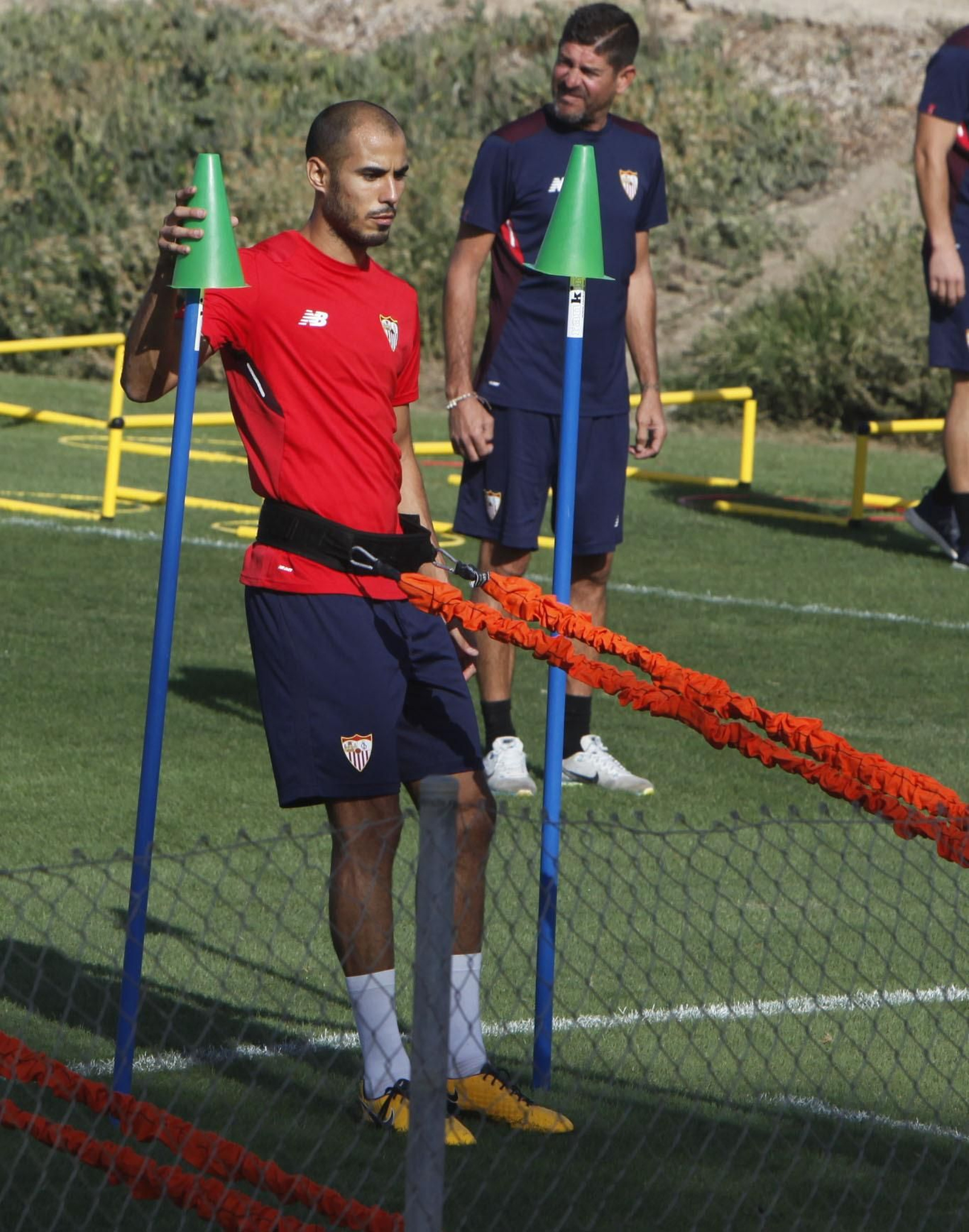 Pizarro, con picas y conos.