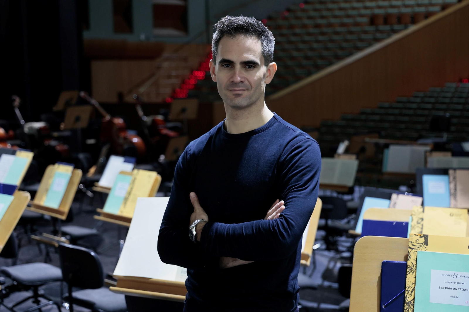 Otra foto de Giacomo Sagripanti tras el ensayo del miércoles por la mañana en el escenario del Maestranza