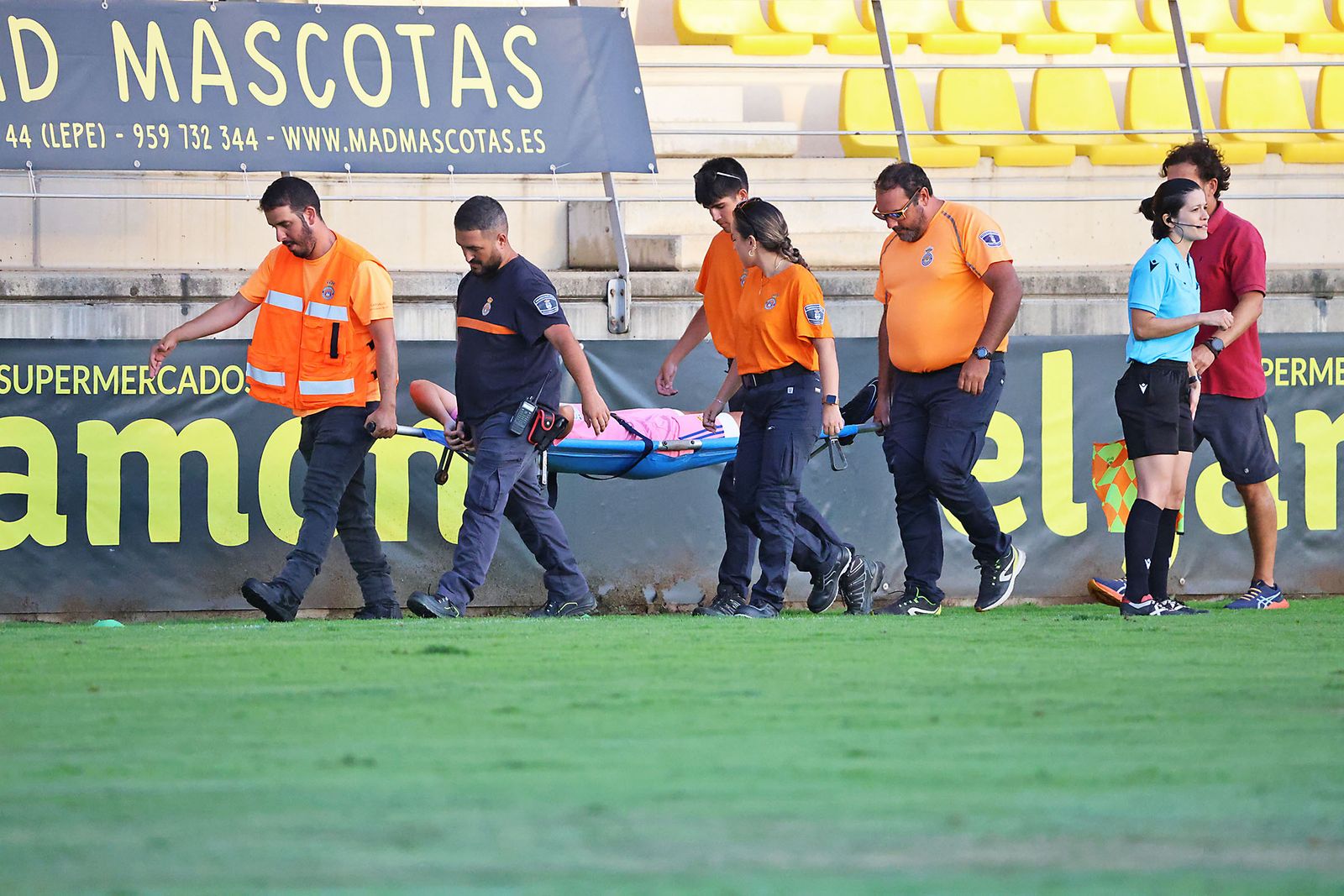 Imágenes del Trofeo de la Bella entre el San Roque de Lepe y el Recreativo de Huelva