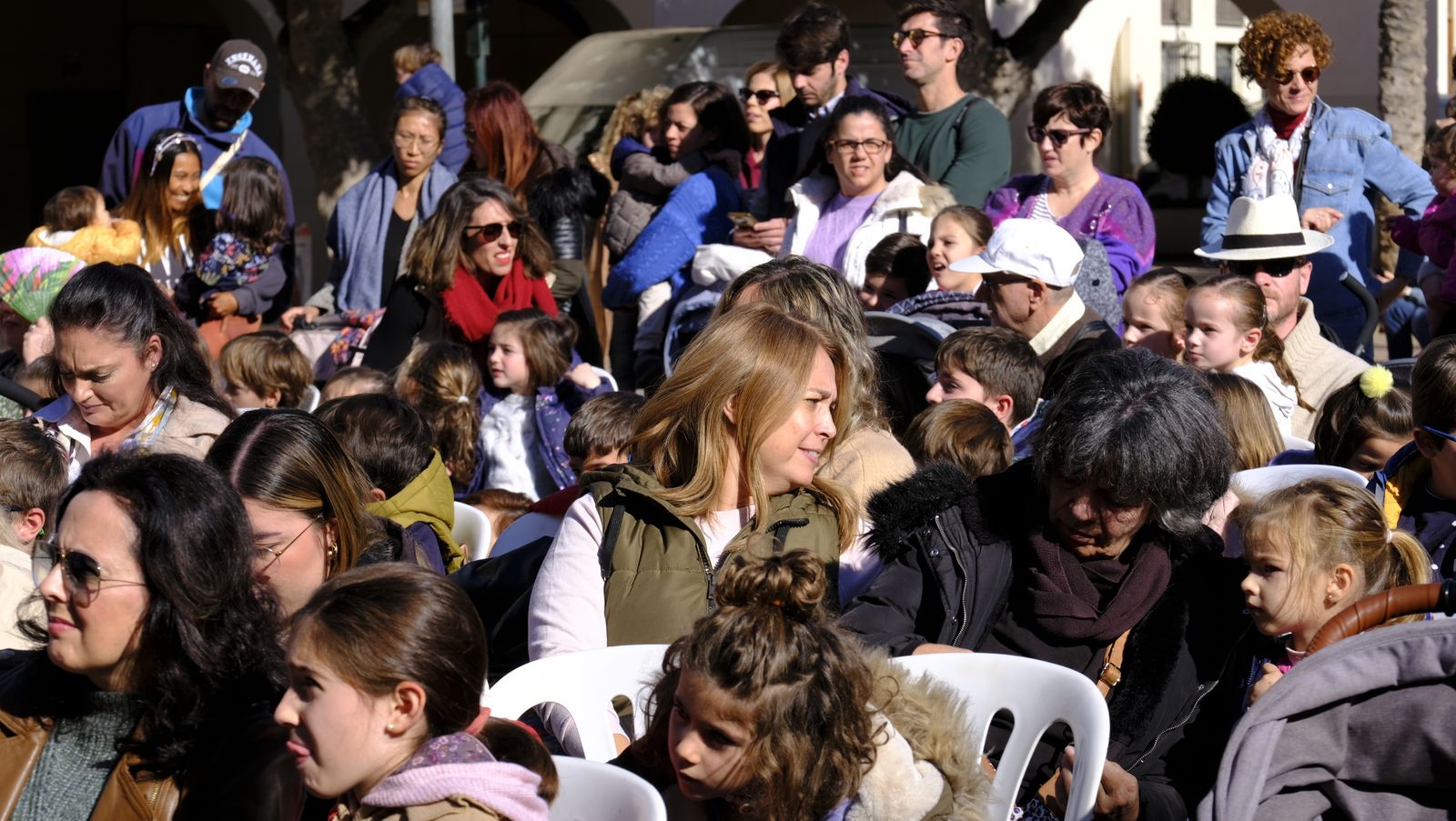 Imágenes del teatro infantil del navidad, en la Plaza Vieja de Almería