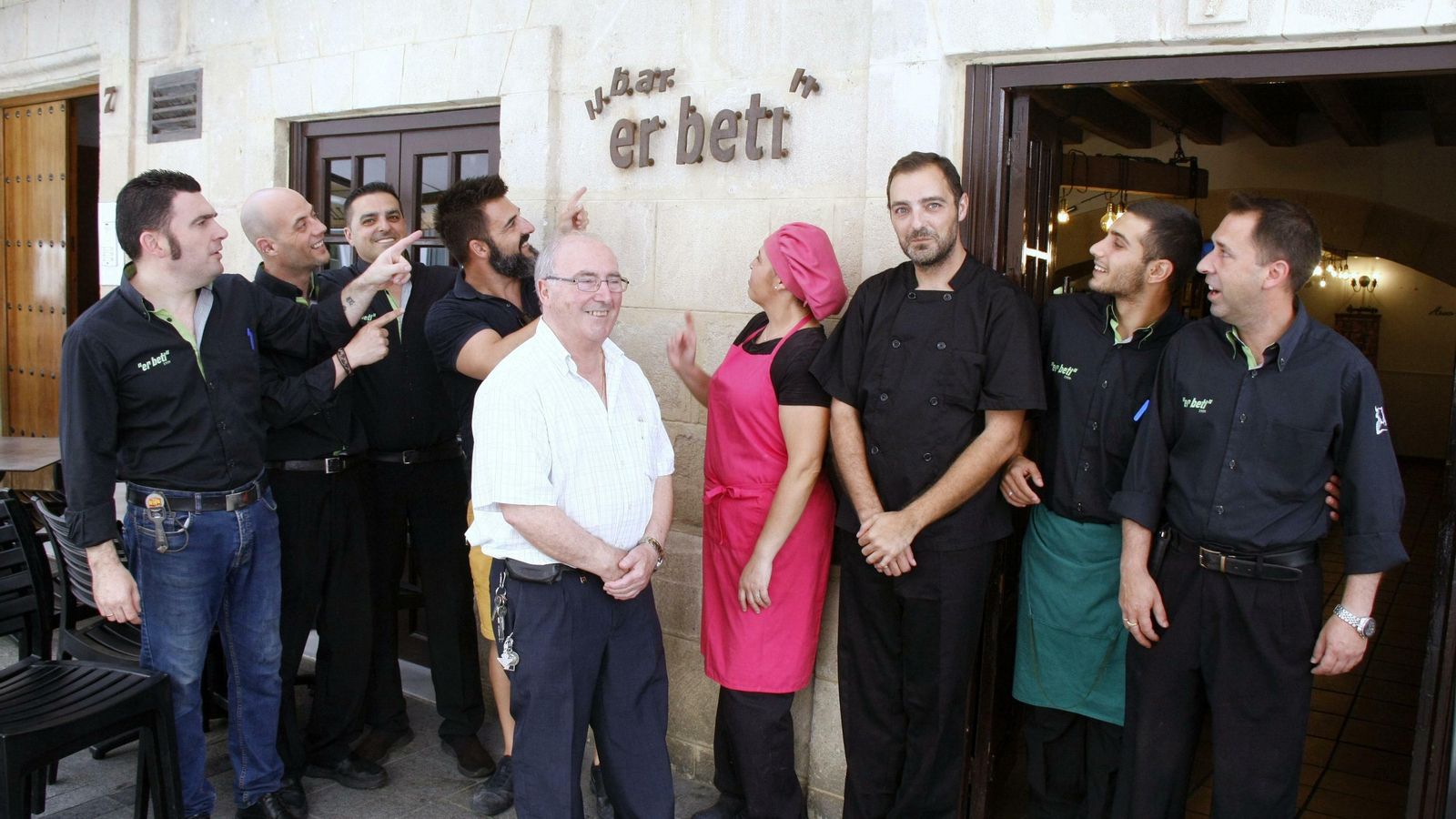 El buen ambiente entre la plantilla es palpable. Durante un momento de la foto, después de posar, se atrevieron con una imagen más divertida y menos formal.