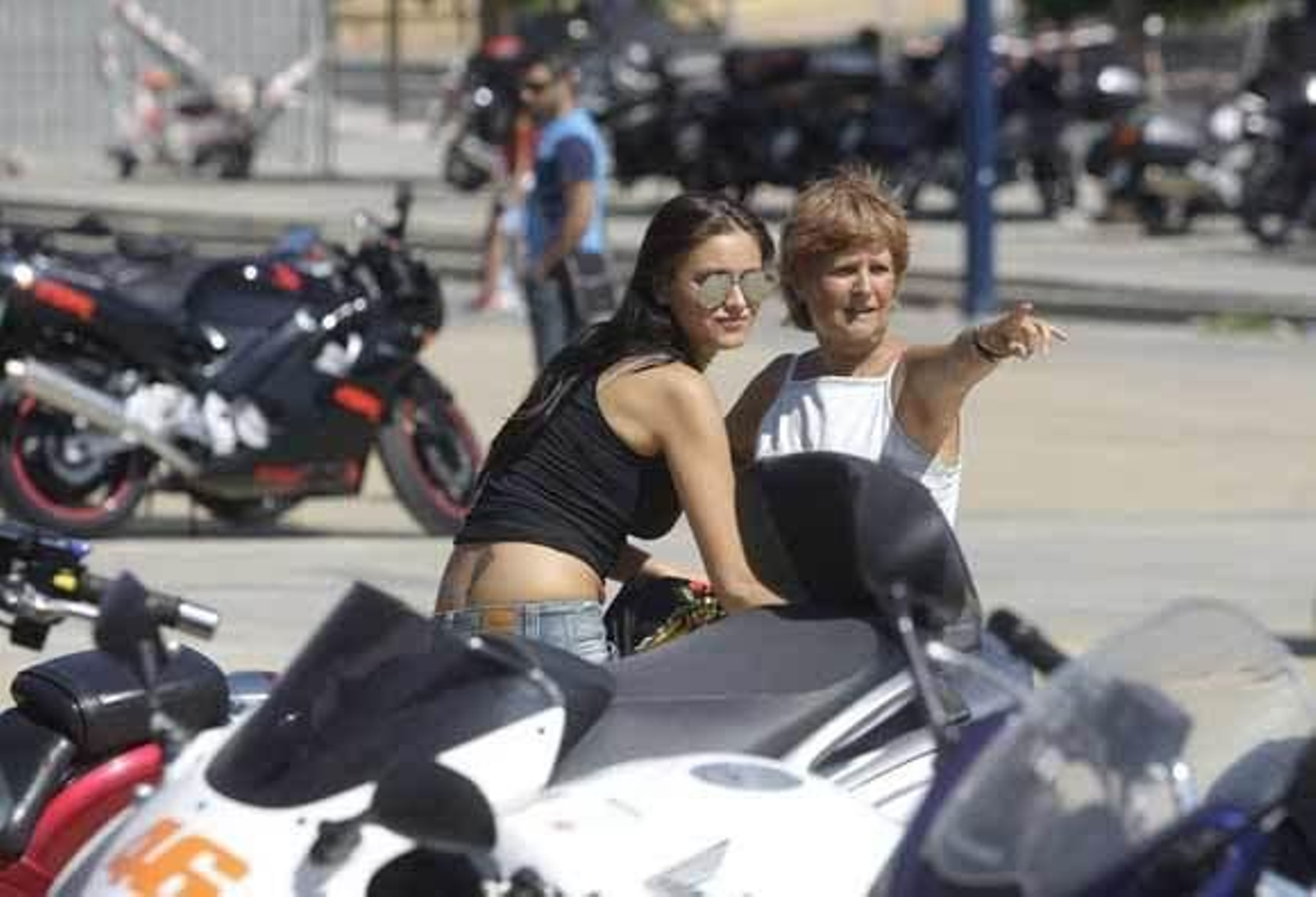 500 motos se dieron lugar en el parque feria como colofón de la gran fiesta motera Delfines 2010  Foto: Erasmo Fenoy