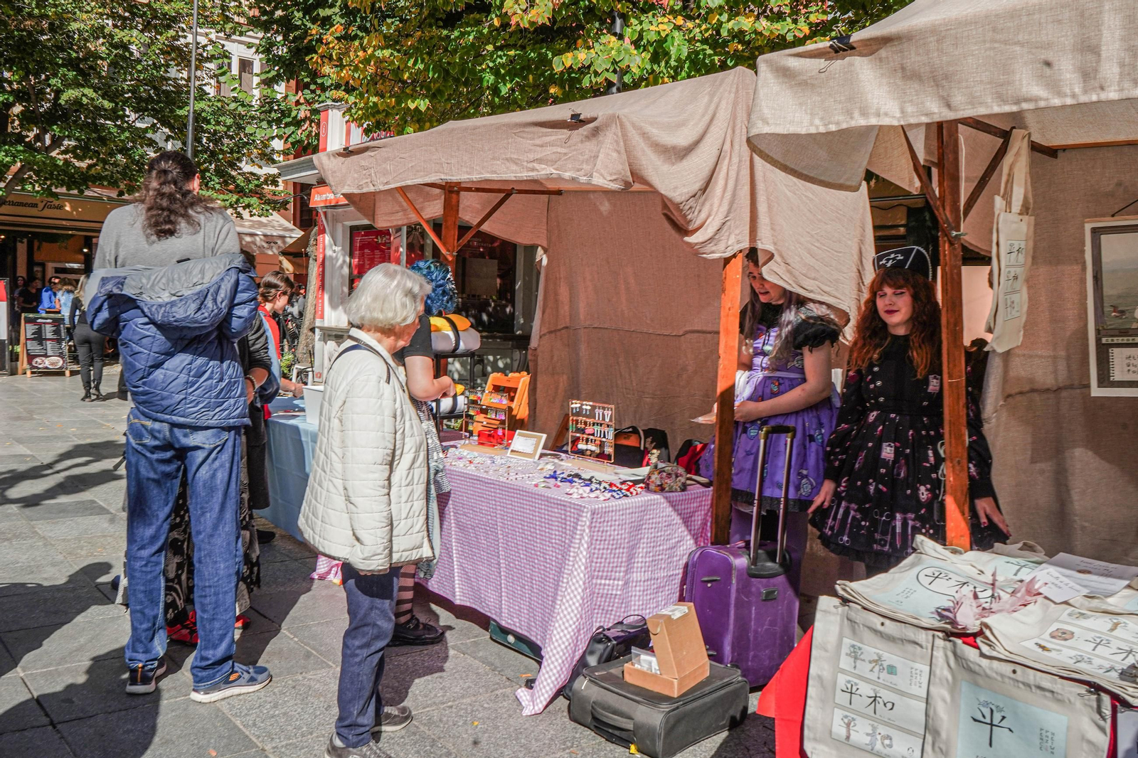Feria japonesa en Granada: las imágenes de plaza Bib-Rambla