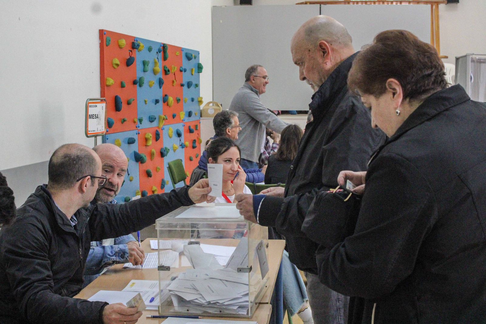 Fotos: así está votando Granada en el inicio de las elecciones municipales 2023