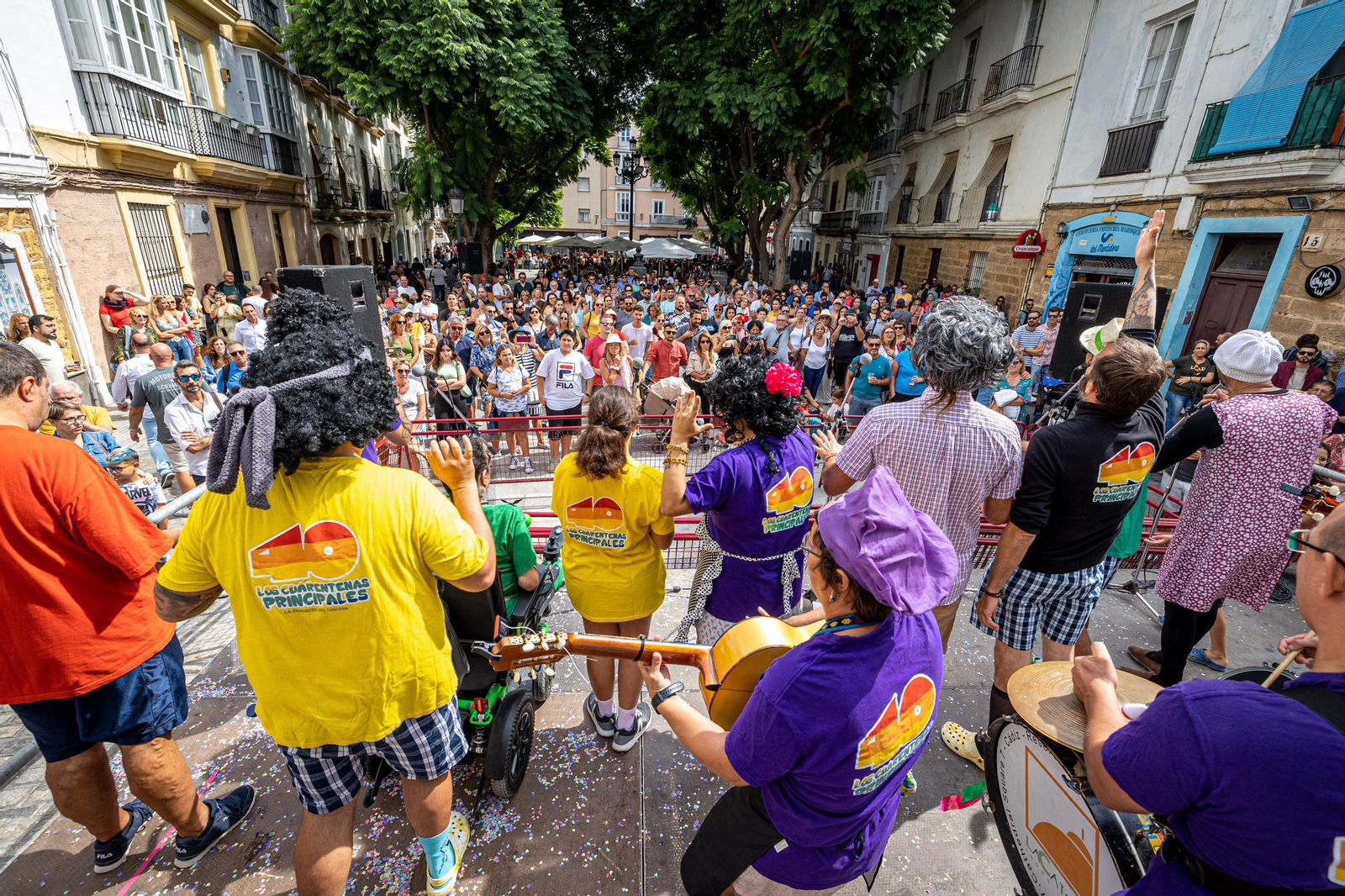 Búscate en SailGP Cádiz: La ciudad disfruta del ambiente del domingo con las actividades, las carreras y los bares