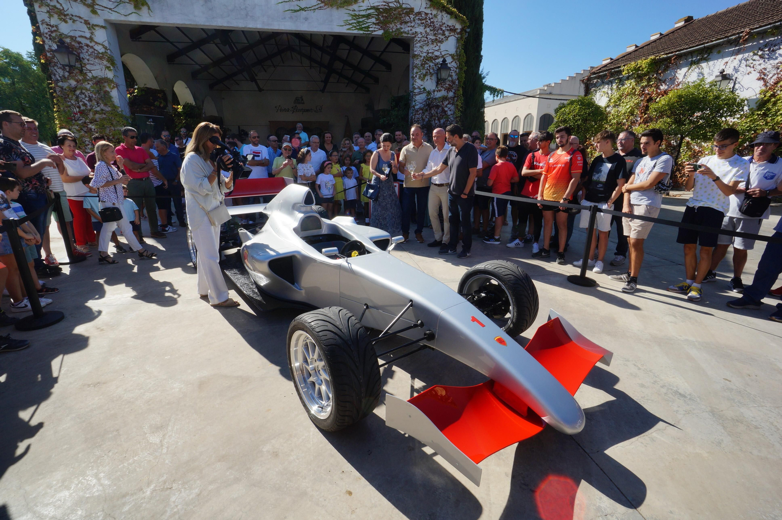 La presentación en sociedad del Fórmula 1 construido por un agricultor de Montilla, en imágenes