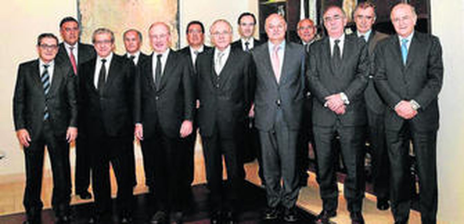 Mario Fernández, Jordi Mestre, Braulio Medel, Evaristo del Canto, Rodrigo Rato, Antonio Pulido, Isidro Fainé, Manuel Menéndez, José María Méndez, Adolf Todó, Amado Franco, José María Castellano y Carlos Egea.