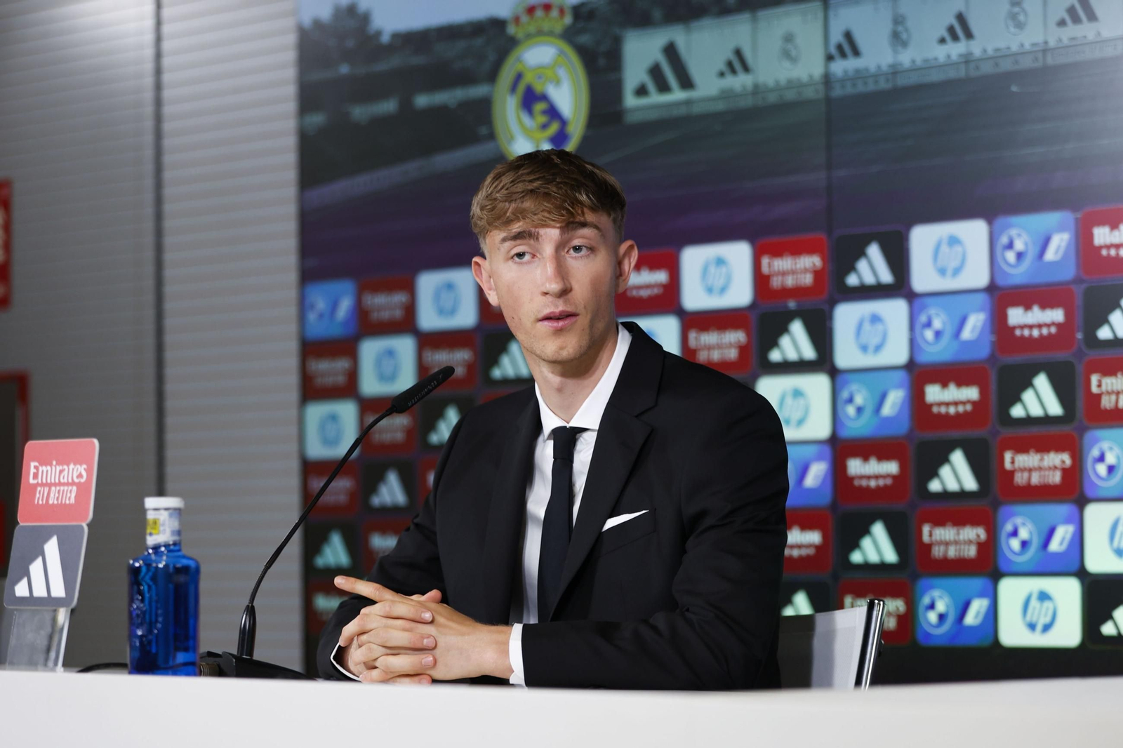 Las fotos del malagueño Dean Huijsen en su presentación con el Real Madrid