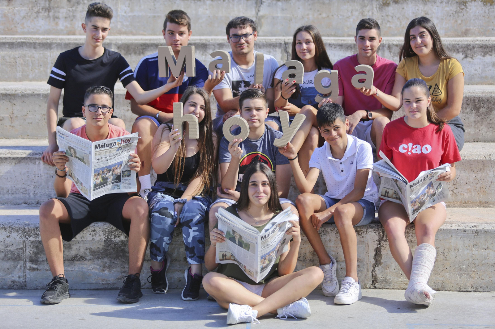 Nora y algunos de sus compañeros de su clase de 3º B del instituto Valle del Azahar.