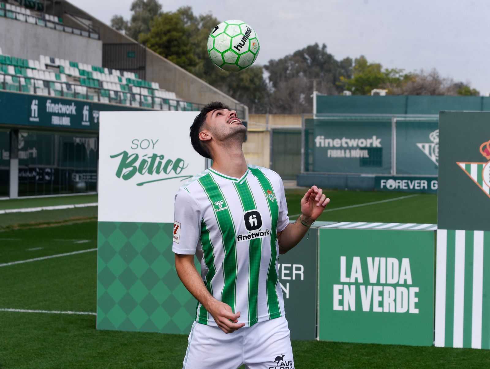 Presentación de Johnny Cardoso