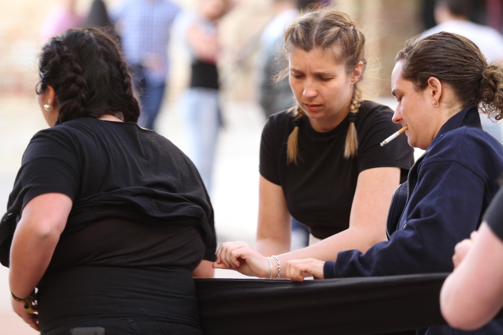 El ensayo de la cuadrilla de mujeres de la Hermandad del Santo Entierro, en imágenes