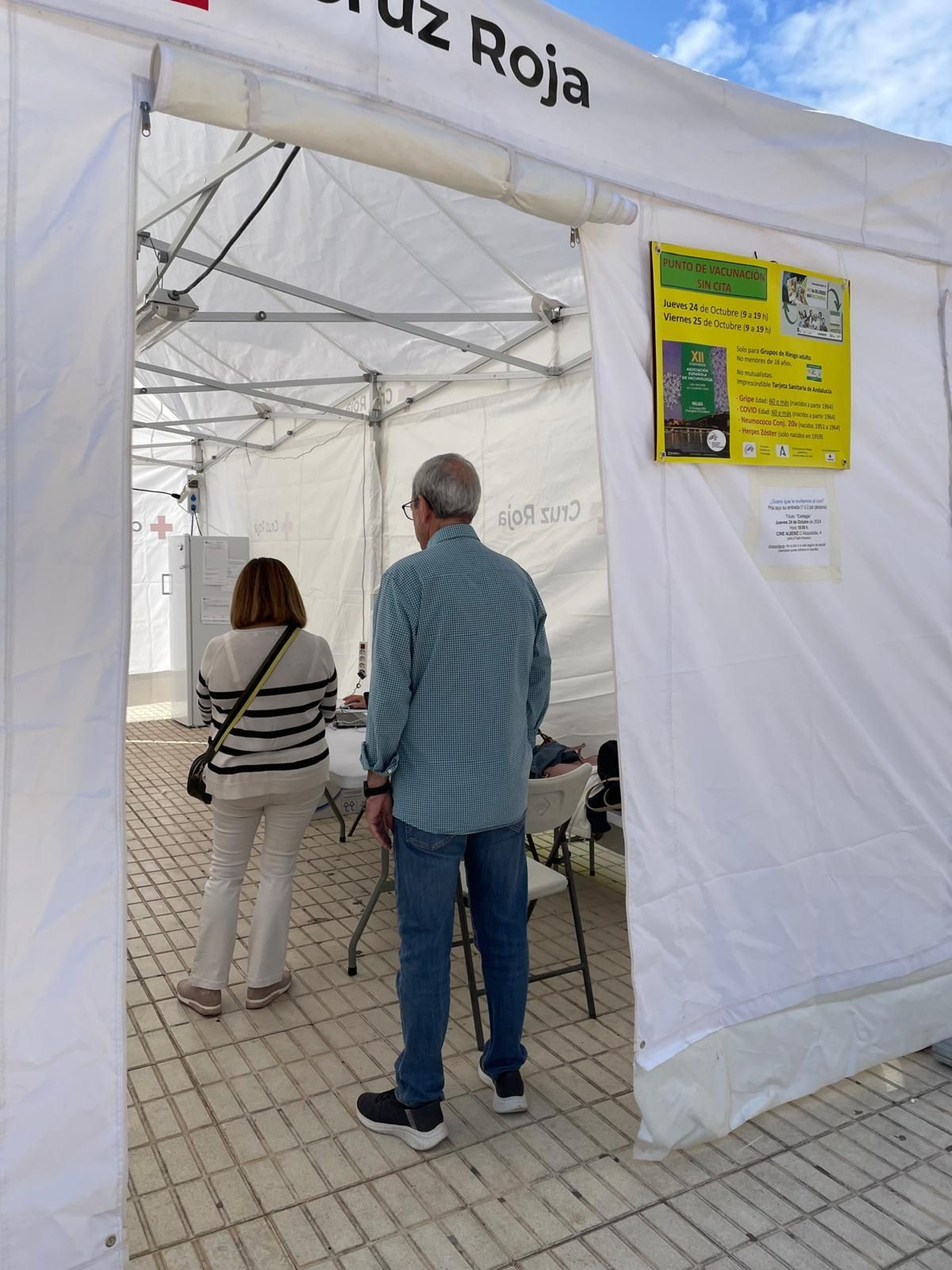 Carpa en la que se está vacunando sin cita previa en Málaga